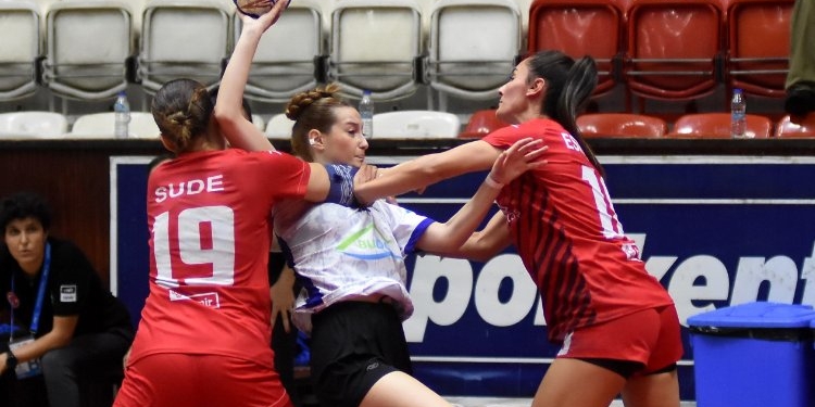 Hentbol Kadınlar Süper'de 9