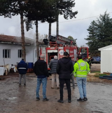 Bilecik’te şantiye yatakhanesinde çıkan yangın korkuttu
