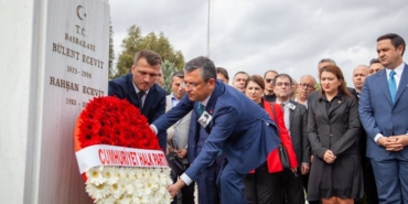 CHP 3. Genel Başkanı Ecevit'i mezarı başında andı 10