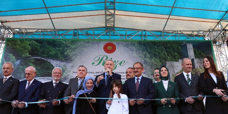 Erdoğan memleketi Rize'den dünyaya mesaj verdi..