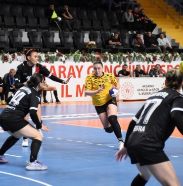 Hentbol Kadınlar Süper'de 9