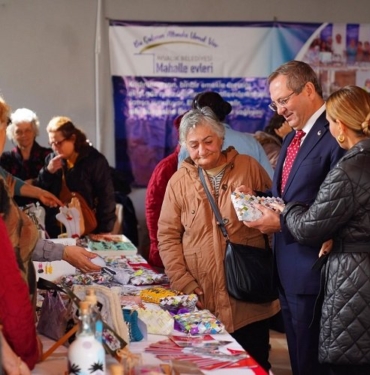 Ayvalık Üretimevleri aile bütçesine katkı sağlıyor