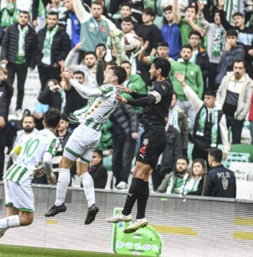Bir saha karışıklığı da Bursa'da! 19 Bir saha karışıklığı da Bursa'da!