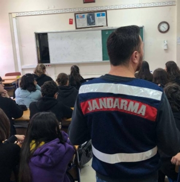 Jandarma'dan Keşan'da öğrencilere siber suç farkındalığı 17