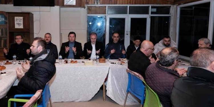 Bursa İnegöl'de bereket sofrası Cuma sakinleriyle kuruldu