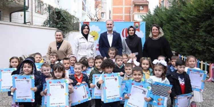 Bursa İnegöl'de miniklerin karne sevinci