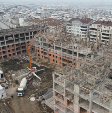 Bursa Yıldırım Mimar Sinan'da yol yarılandı