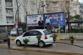 Keşan'da Gelecek Partisi'nden bilboard tepkisi