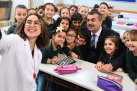 Bakan Tekin'den İstanbul'da okul ziyareti 6