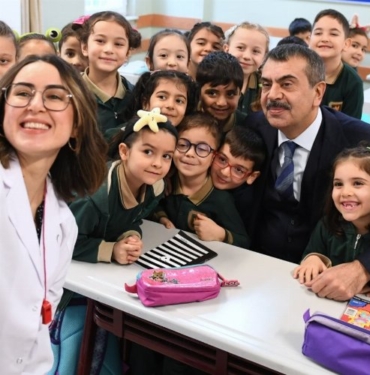 Bakan Tekin'den İstanbul'da okul ziyareti 14