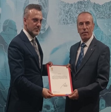 Bilecik Pazaryeri'nde AK Parti bayrağı Karabey'de