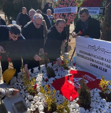 Cemal Kütahya ve ailesi kabri başında anıldı
