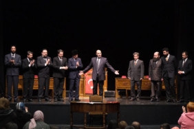 Bursa'da perde İstiklal Marşı için açıldı
