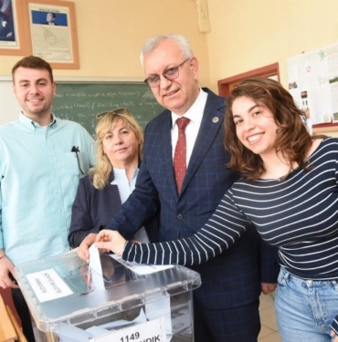 Edirne Keşan'da başkan adayları oylarını kullandı