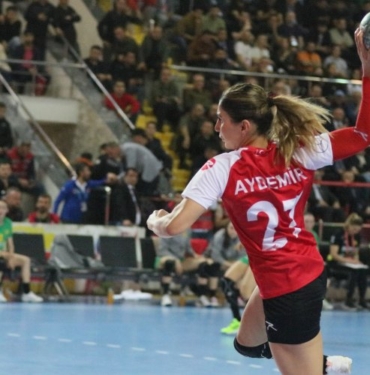 A Milli Kadınlar hentbolda Karadağ'a mağlup oldu