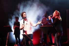 Barabar ve Demet Evgar'dan sahne şov