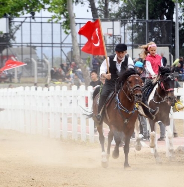 Bursa Osmangazi'de şahlanan rahvan atları nefes kesti