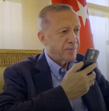 Cumhurbaşkanı Erdoğan’dan darbedilen öğretmene “geçmiş olsun” telefonu