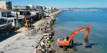 İzmir Güzelbahçe’de sahil projesine ilk kepçe