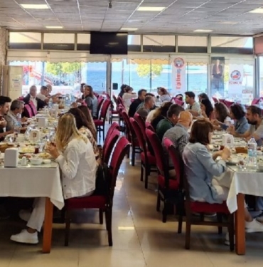 İzmir'de öğretmenler kahvaltıda buluştu