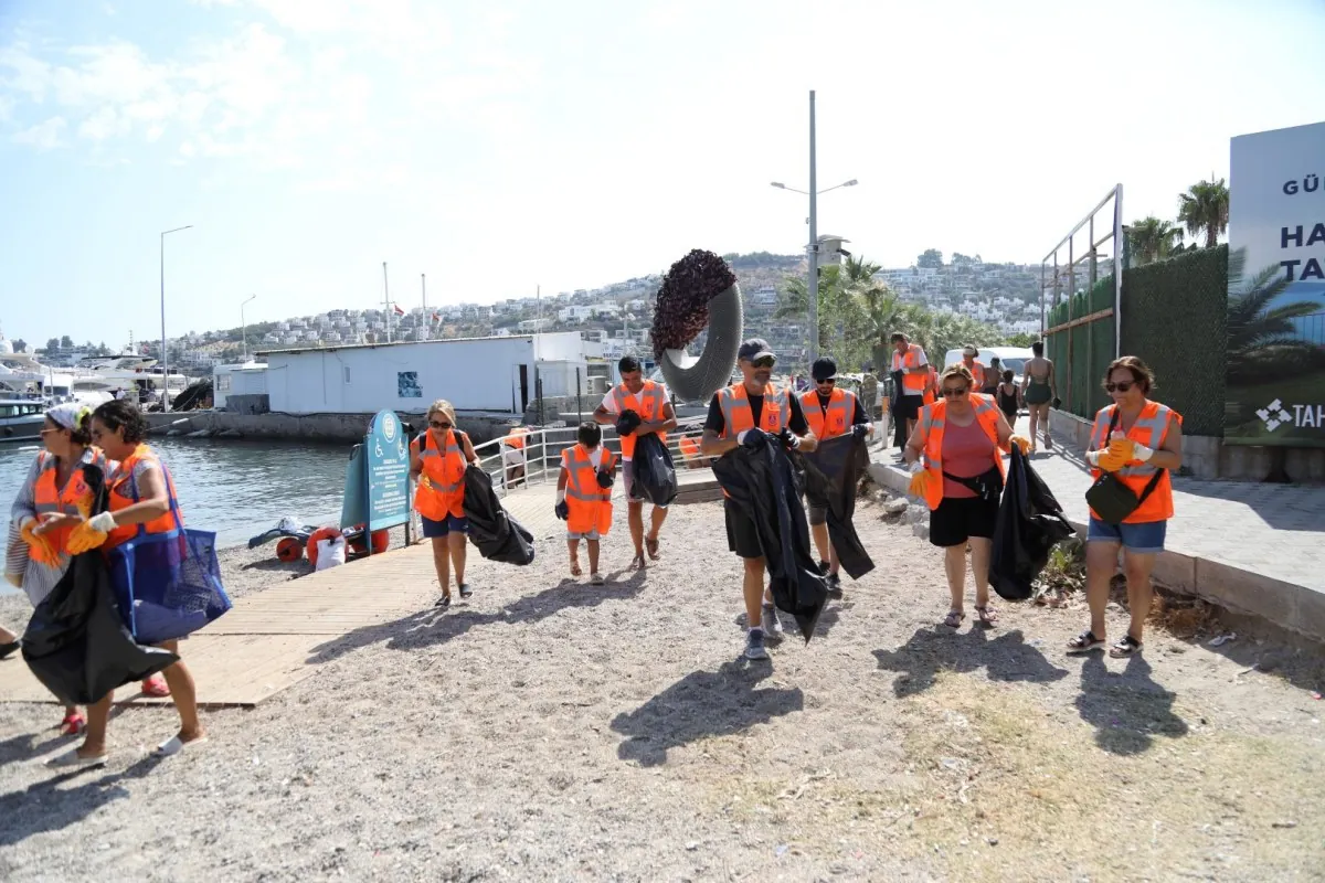 Bodrum'da Deniz Dibi Temizliği! 213 Kilogram Atık Çıkarıldı 2