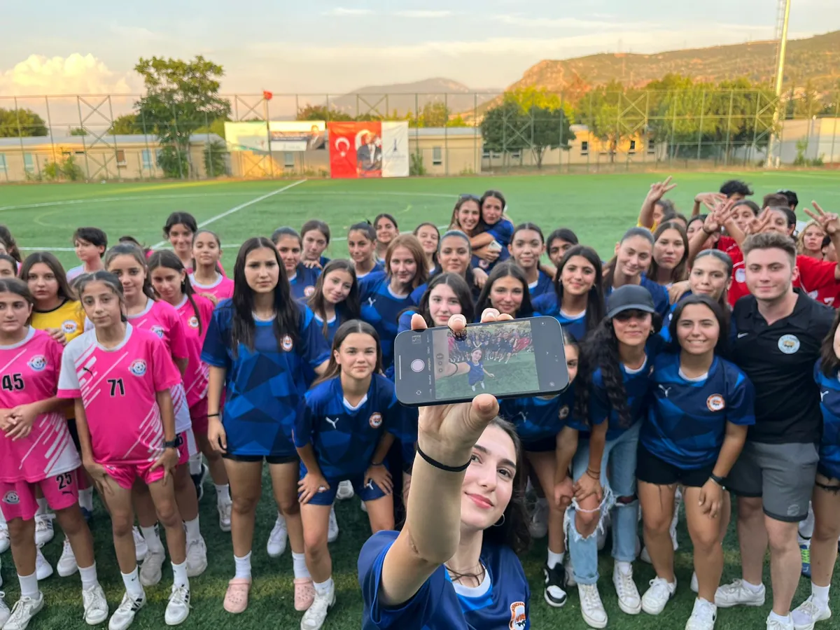 İzmir’in Futbolcu Kızları Geleceğe Umut Oldu 1