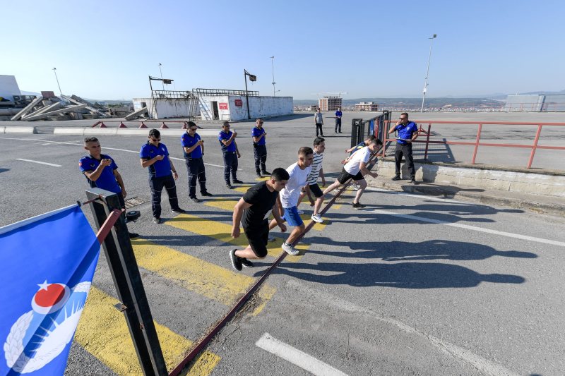 izmir büyükşehir belediyesi zabıta alımı