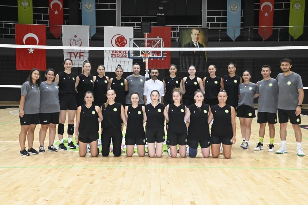 Manisa Büyükşehir Belediyespor Kadın Voleybol Takımı Sezonu Açtı 1