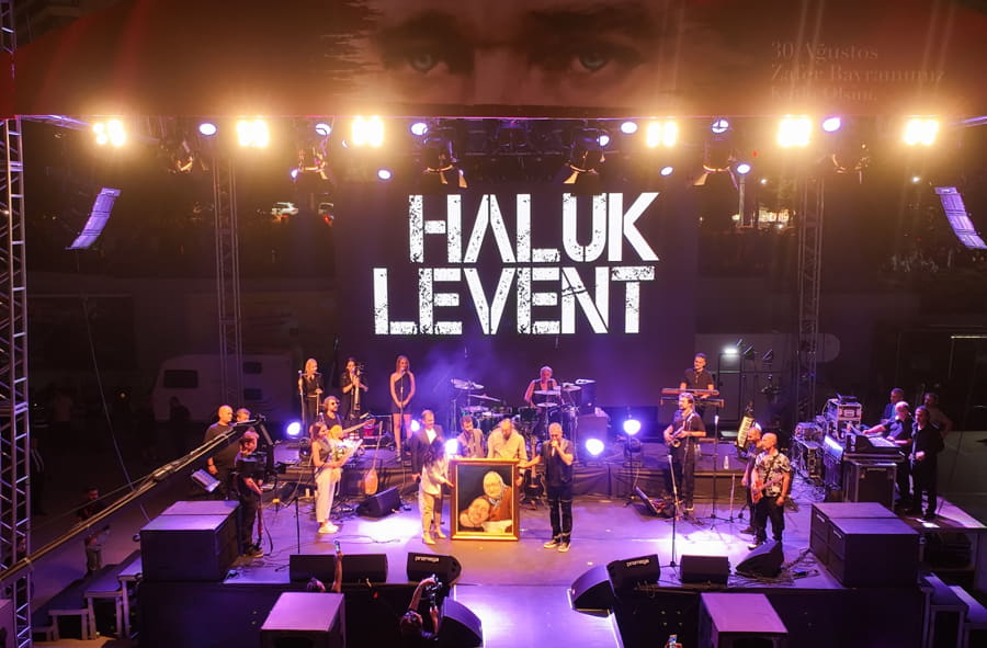 Haluk Levent'ten Beşikçioğlu'na: Bu saygınlığa çok teşekkür ediyorum 2