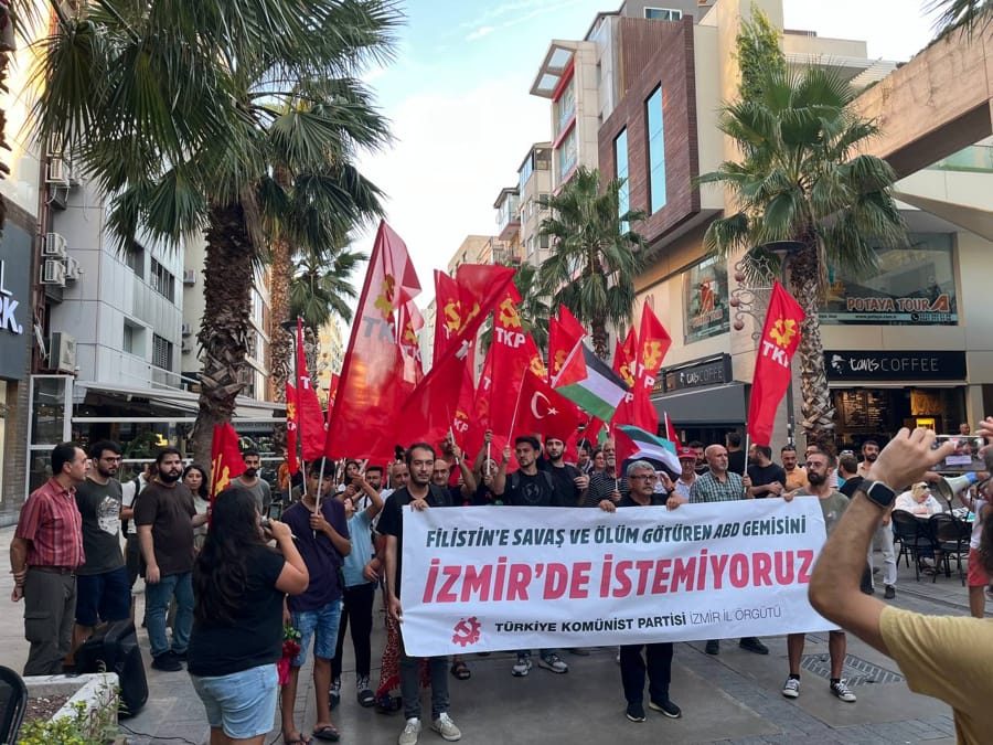 ABD savaş gemisine protesto: İzmir'de İstemiyoruz 2