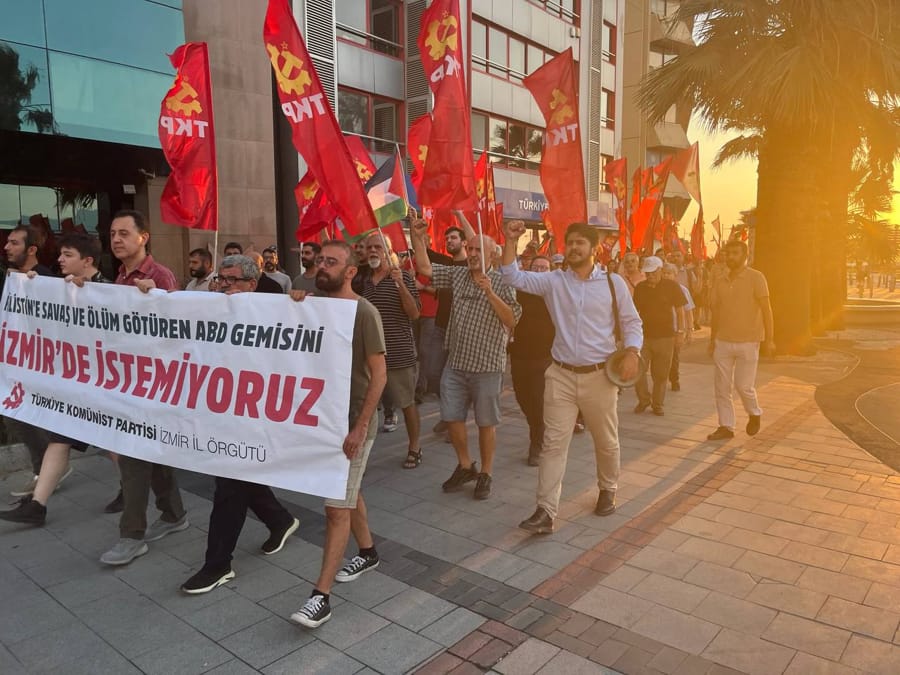 ABD savaş gemisine protesto: İzmir'de İstemiyoruz 3