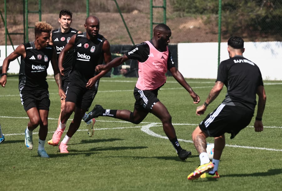 Beşiktaş Trabzon'da! İşte Kamp Kadrosu 1