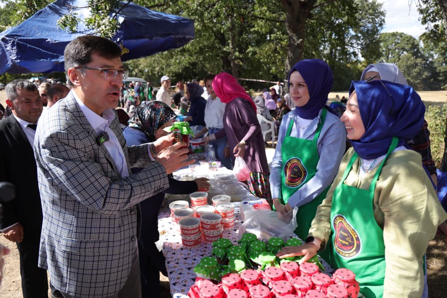 Kütahya’da Ahududu Şenliği Coşkusu 1