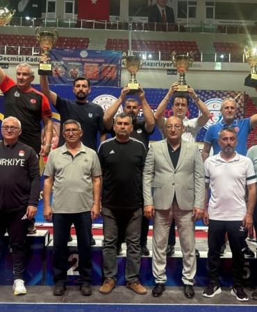 KAHRAMANKAZAN BELEDİYESPOR KULÜBÜ'NDEN HALTERDE TARİHİ BAŞARI (1)