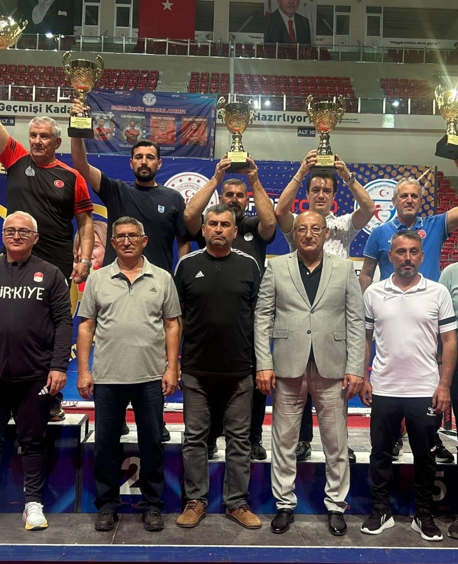 KAHRAMANKAZAN BELEDİYESPOR KULÜBÜ'NDEN HALTERDE TARİHİ BAŞARI (1)