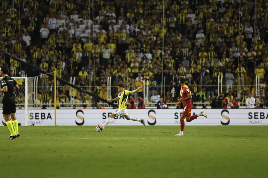 Fenerbahçe Evinde Yıkıldı! Galatasaray 3-1'le Namağlup Seriyi Sürdürdü 2