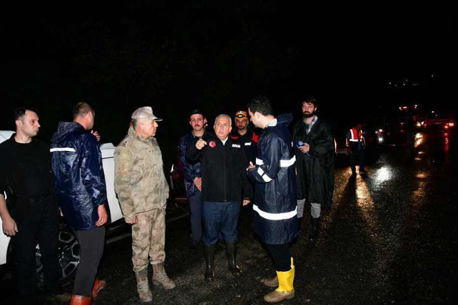 Trabzon’da Aşırı Yağış Sonrası Heyelan: 12 Mahalle Etkilendi 1