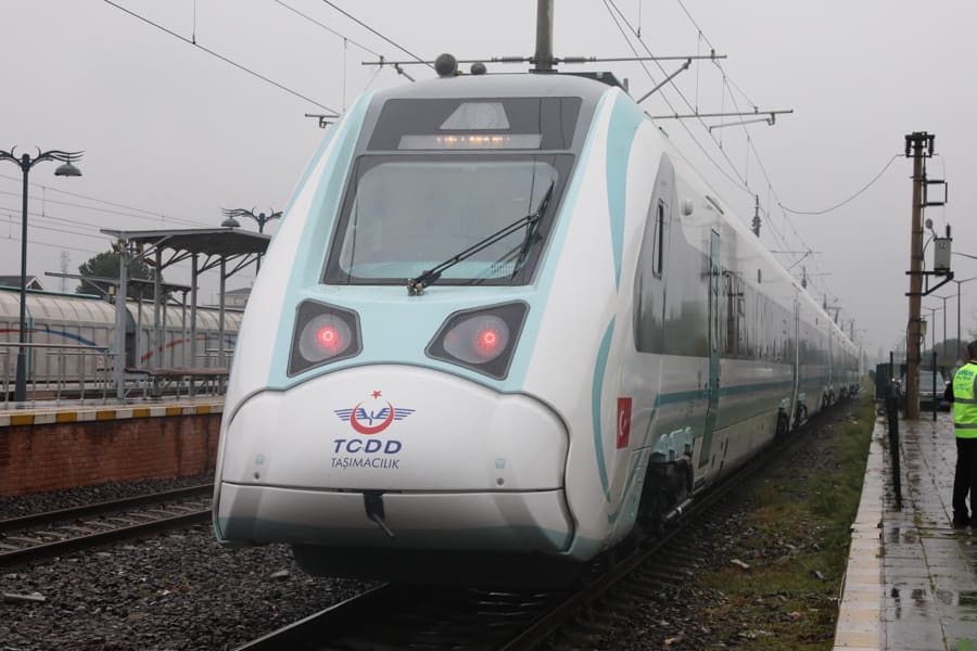 Adapazarı-Gebze Bölgesel Treni 2,5 Milyon Yolcuya Ulaştı 1