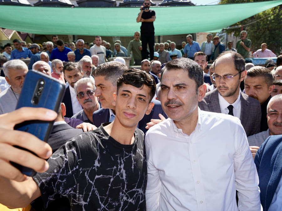 Bakan Kurum: Deprem bölgesine gelip selfie çektirenlerden olmadık 1