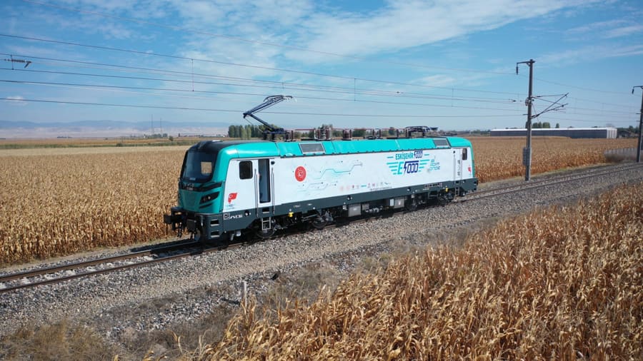 Türkiye’nin İlk Yerli Elektrikli Lokomotifi Testlerde 140 Km Hıza Ulaştı 2