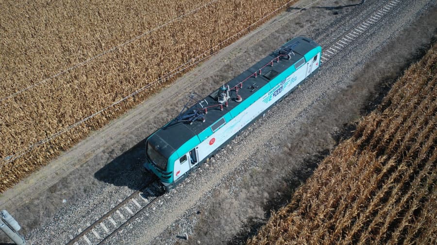 Türkiye’nin İlk Yerli Elektrikli Lokomotifi Testlerde 140 Km Hıza Ulaştı 3