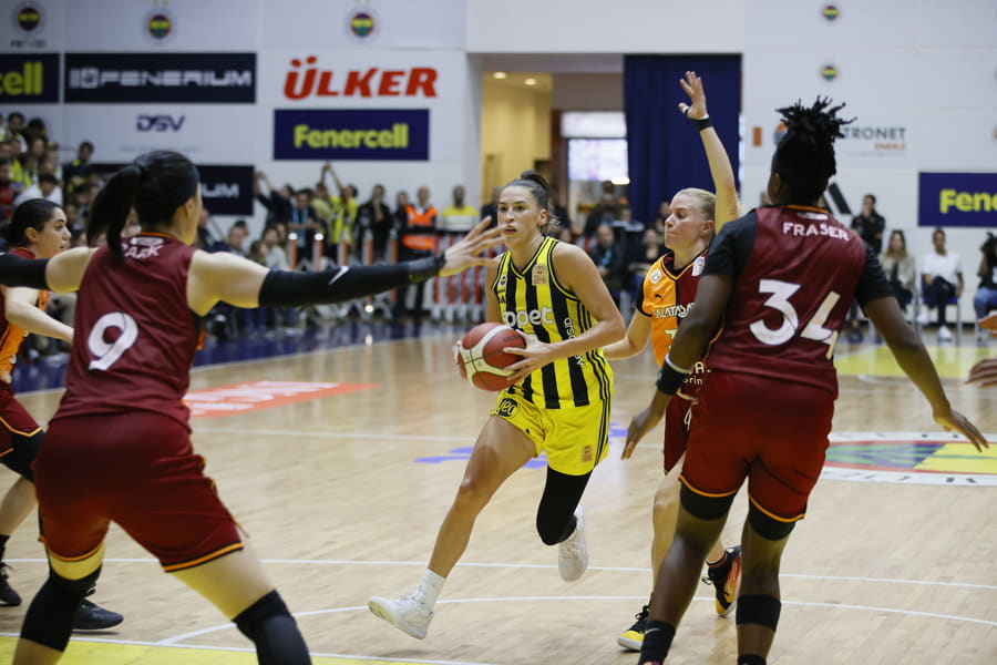 Fenerbahçe, Galatasaray Derbisini Kazandı: 82-73 1