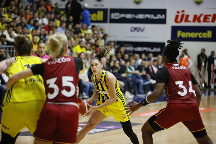 Fenerbahçe, Galatasaray Derbisini Kazandı: 82-73 2