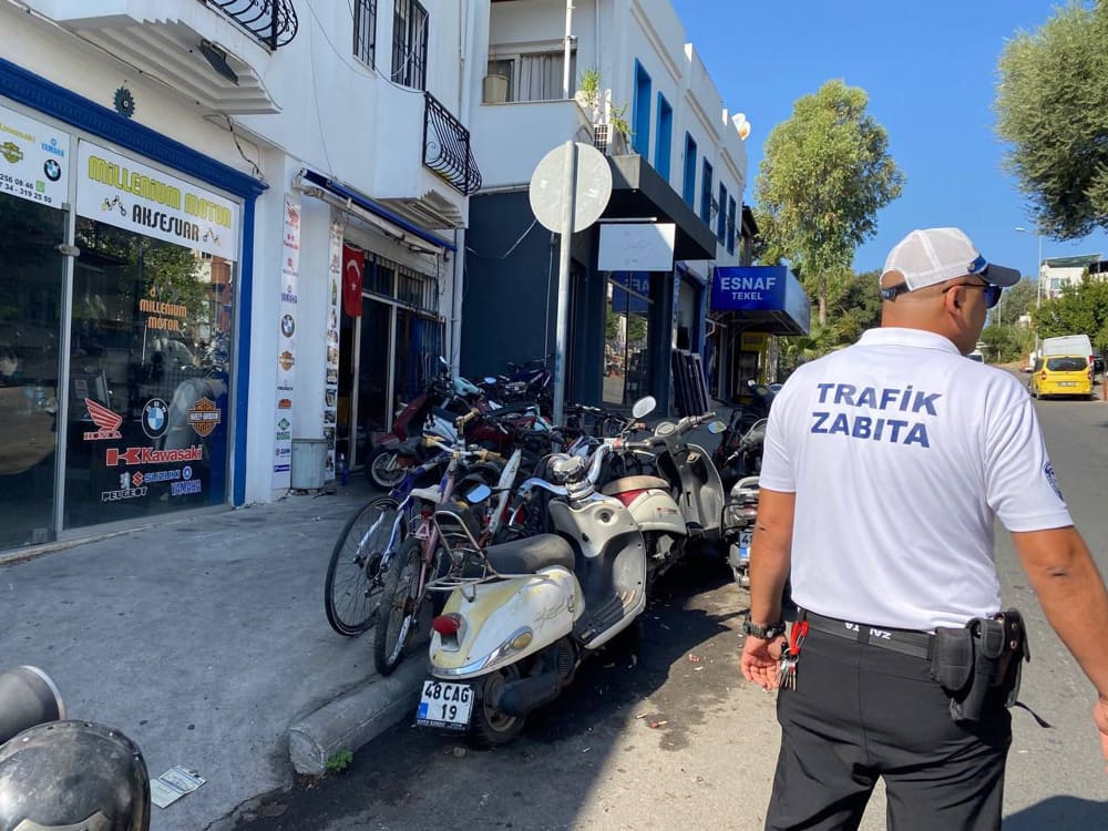 Bodrum’da Trafiği Engelleyen Motosikletler Kaldırıldı 1 Bodrum’da Trafiği Engelleyen Motosikletler Kaldırıldı 1