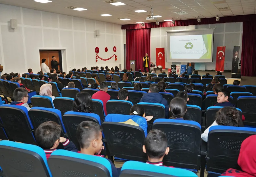 Keçiören Belediyesi’nden Öğrencilere Geri Dönüşüm Eğitimi 1 Keçiören Belediyesi’nden Öğrencilere Geri Dönüşüm Eğitimi 1