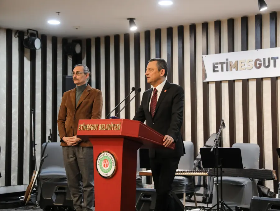 Özgür Özel ve Mansur Yavaş, Etimesgut’ta Vatandaşlarla İlk İftarda Buluştu 1 Özgür Özel ve Mansur Yavaş, Etimesgut’ta Vatandaşlarla İlk İftarda Buluştu 1