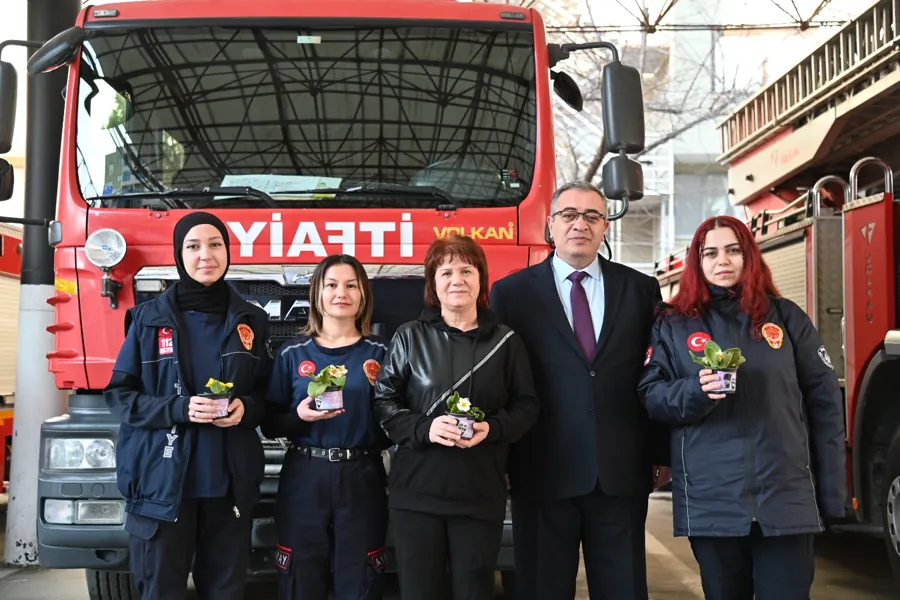Manisa Büyükşehir ve MASKİ’den Kadın Çalışanlara 8 Mart Hediyesi 1 Manisa Büyükşehir ve MASKİ’den Kadın Çalışanlara 8 Mart Hediyesi 1