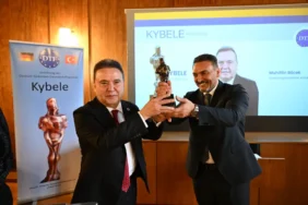 Başkan Muhittin Böcek “Kybele” ödülünü aldı (12)