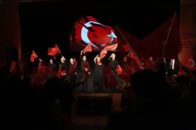 ŞU ÇILGIN TÜRKLER TİYATRO OYUNU (12)