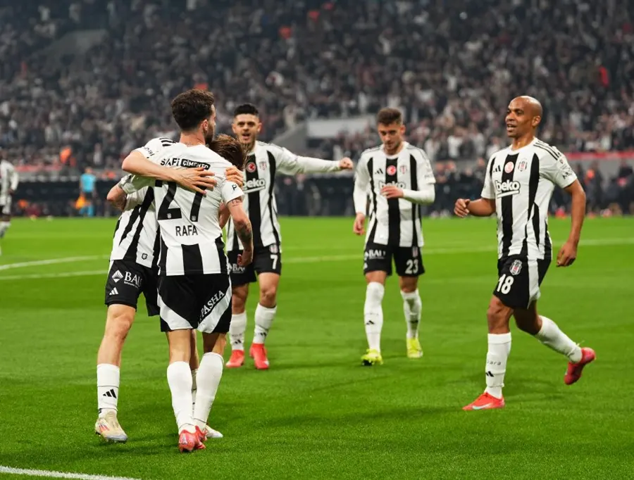 Beşiktaşlı Futbolcular Galatasaray Galibiyetini Değerlendirdi 1 Beşiktaşlı Futbolcular Galatasaray Galibiyetini Değerlendirdi 1